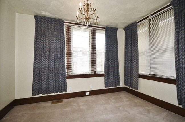 Building Photo - Charming 3-bedroom, 1-bathroom house locat...