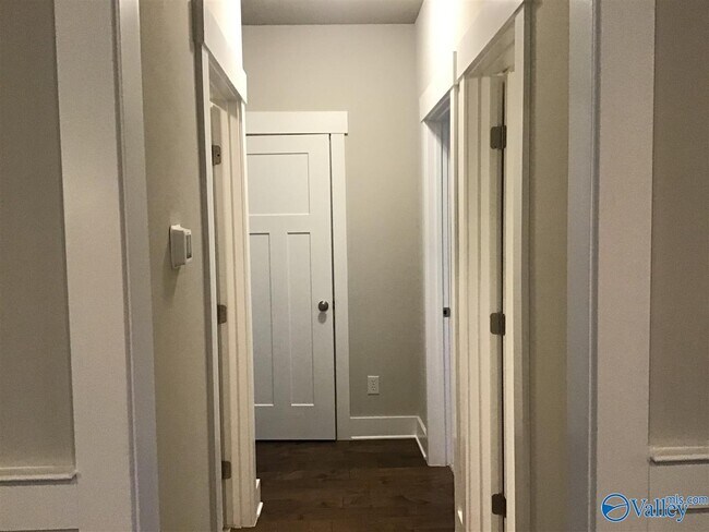 Building Photo - 700 Rivulet Dr SW
