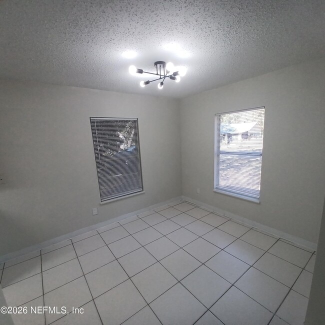 Building Photo - 253 Stillwell Ave