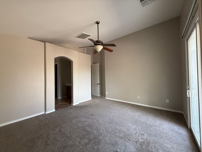 Building Photo - Lovely Chandler 4 Bedroom!