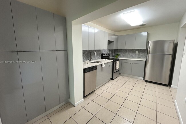 Building Photo - 11047 SW 154th Ct