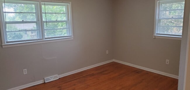 Building Photo - 3 bd, 2 ba house N cental Columbia, near V...