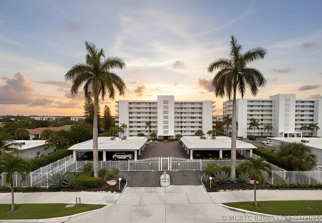 Building Photo - 501 Lake Shore Dr
