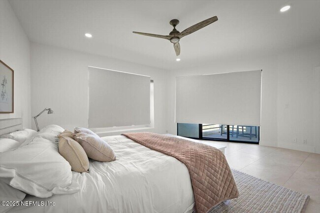 Building Photo - 739 Spinnakers Reach Dr