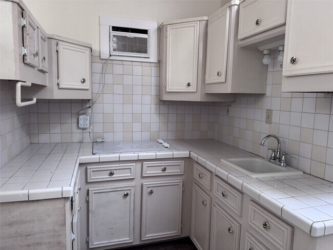 Building Photo - 16477 Piper Ln