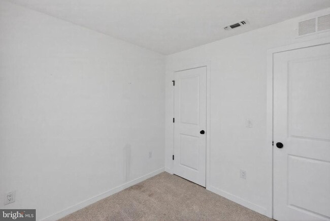 Building Photo - 73 Basswood St