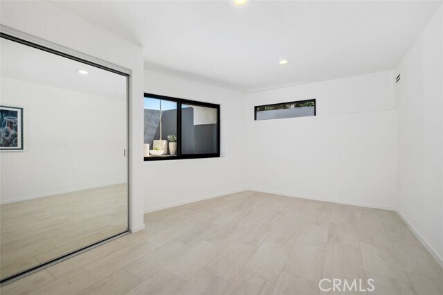 Building Photo - 31868 Circle Dr