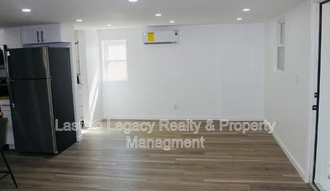 Building Photo - 275 Milling Rd