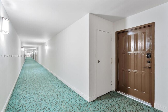 Building Photo - 600 Parkview Dr