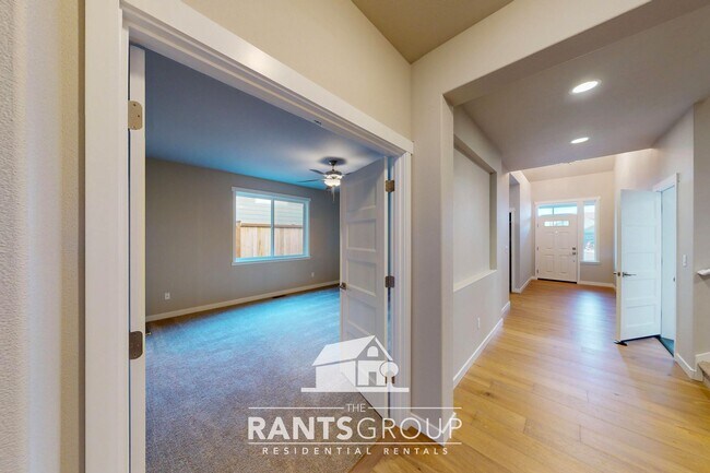 Building Photo - Brand New Home! Beautiful Steilacoom Ridge Home! Easy freeway access!