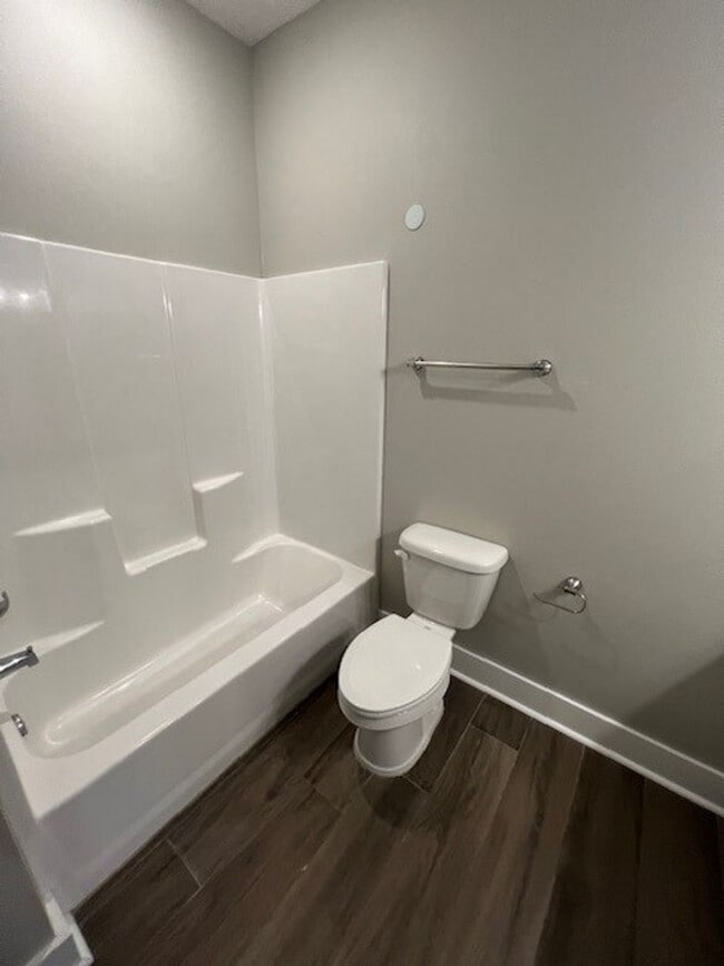 Building Photo - 3B/2.5B Townhome Available in Lake Charles