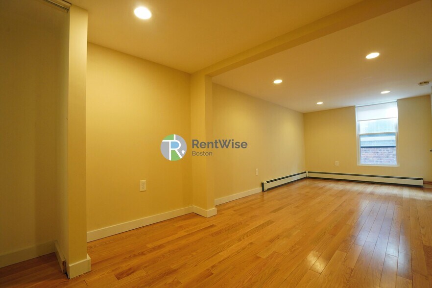 Building Photo - 232 Cambridge St