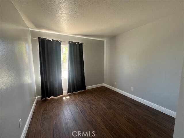 Building Photo - 2300 Meadow View Ln