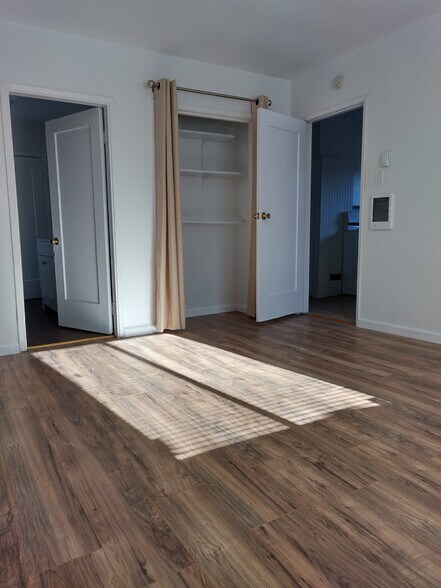 Building Photo - 265 S 21st St