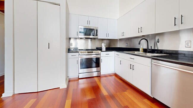 Building Photo - Bright & Modern 2BR/2BA Loft-Style Condo i...