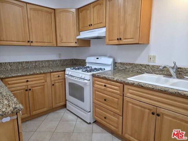 Building Photo - 2337 W Gramercy Ave