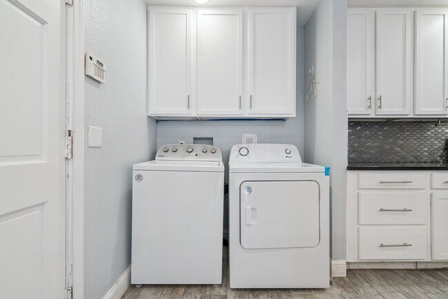 Building Photo - For Rent: Spacious 3-Bedroom, 2-Bath Home