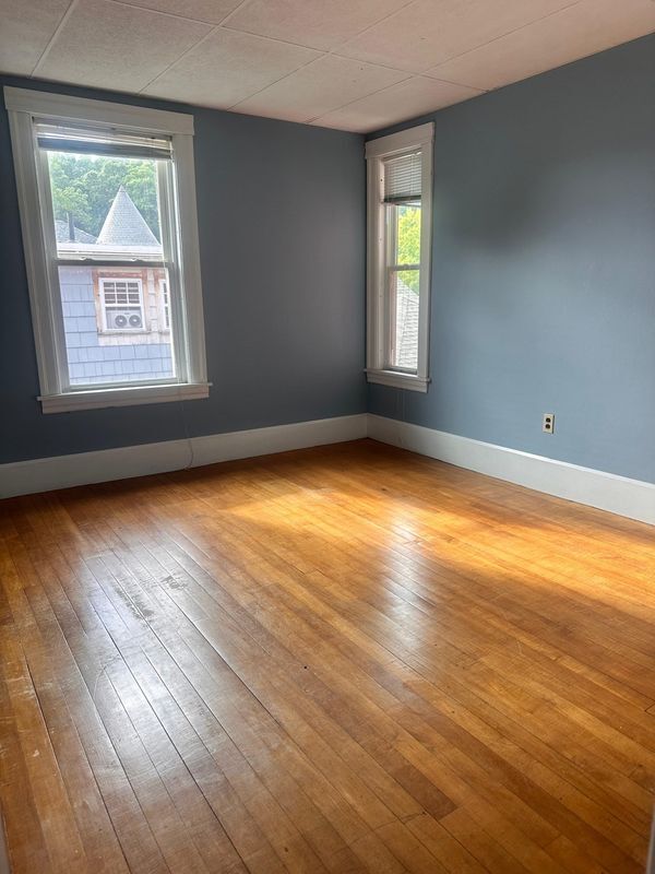 Building Photo - 144 Elm St