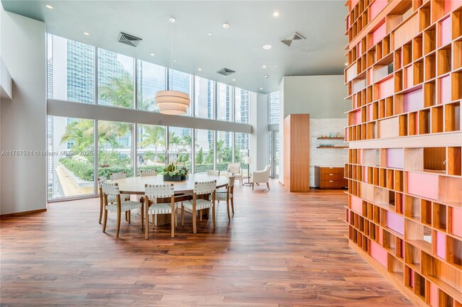 Building Photo - 1300 Brickell Bay Dr