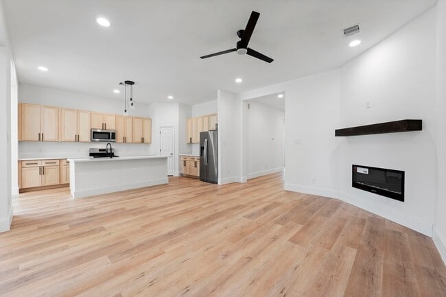 Building Photo - 3531 White Oak Point Dr