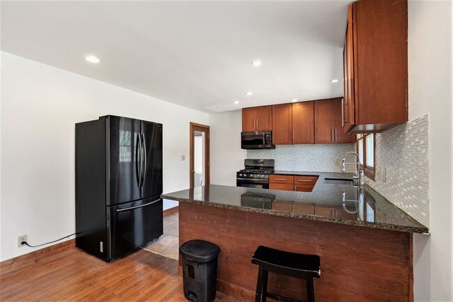 Building Photo - 3 Bedroom, 2 Bath in Decatur
