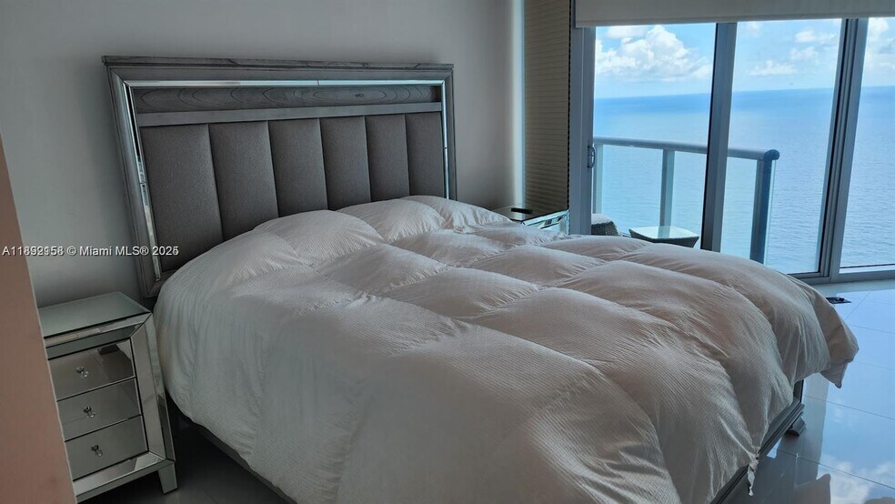 Building Photo - 17001 Collins Ave