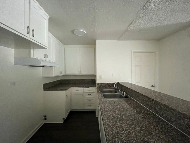 Building Photo - 9010 Tobias Ave
