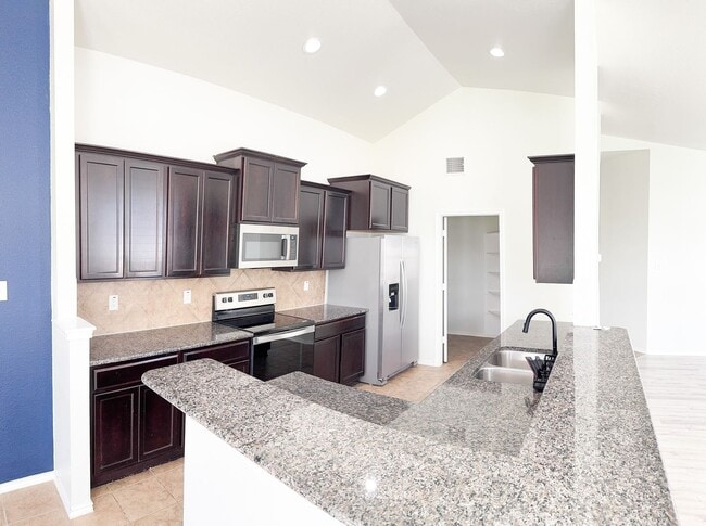 Building Photo - Charming well-maintained 4-bedroom, 2-bath home tucked in a quiet cul-de-sac just minutes from Fo...