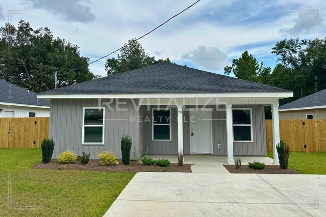Primary Photo - **OPEN HOUSE 08/17 1-3PM** 4 Bed/2 Bath Ho...