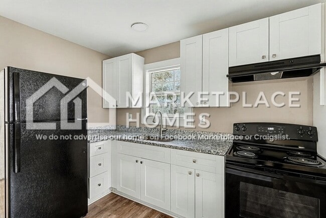 Building Photo - 703 Formwalt St SW