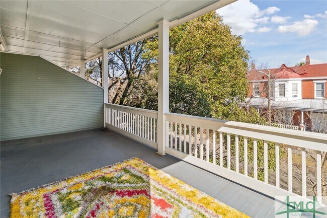 Building Photo - 413 E Waldburg St