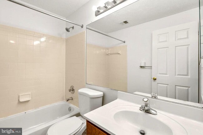 Building Photo - 8913 Tonbridge Terrace