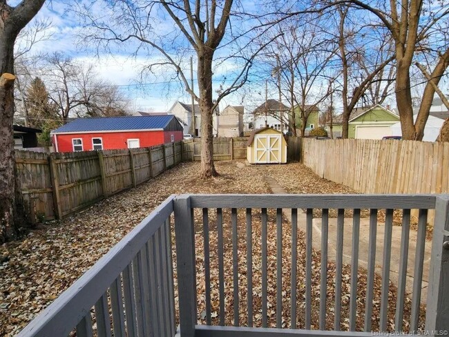 Building Photo - 603 E Oak St