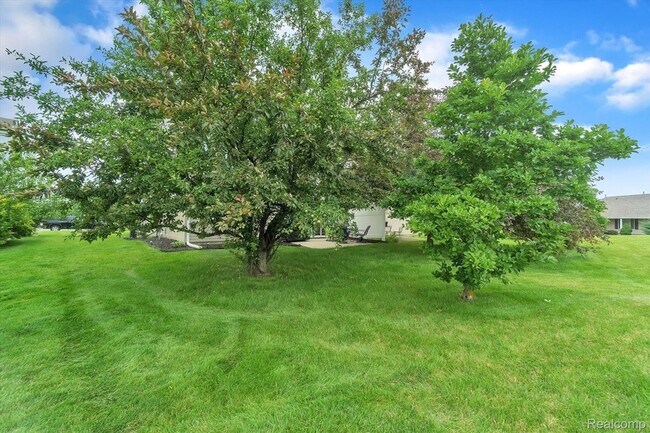 Building Photo - 1116 Lakeview Cir