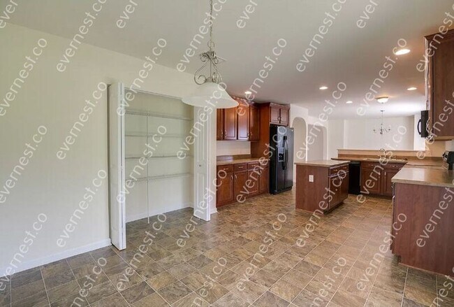 Building Photo - 1628 Stonewater Dr