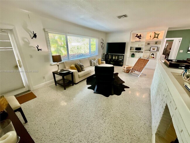 Building Photo - 4520 SW 24th Ave