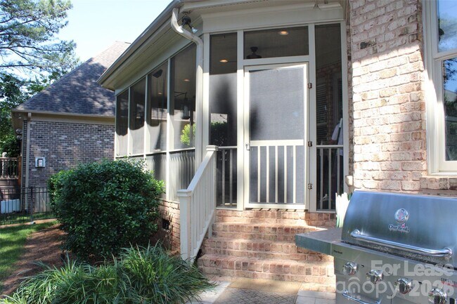 Building Photo - 17404 Summer Pl Dr