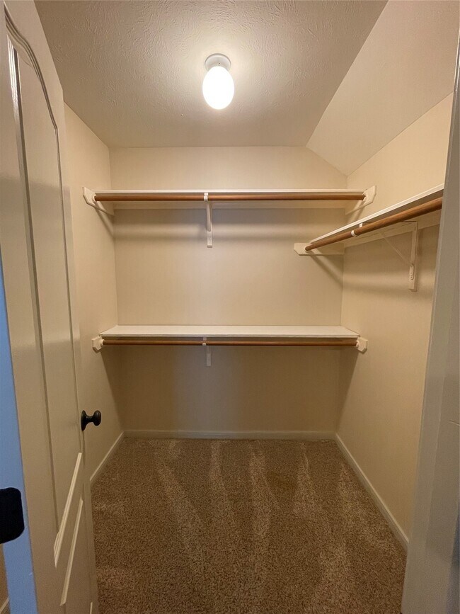 Building Photo - 1759 Lakeside Enclave Dr