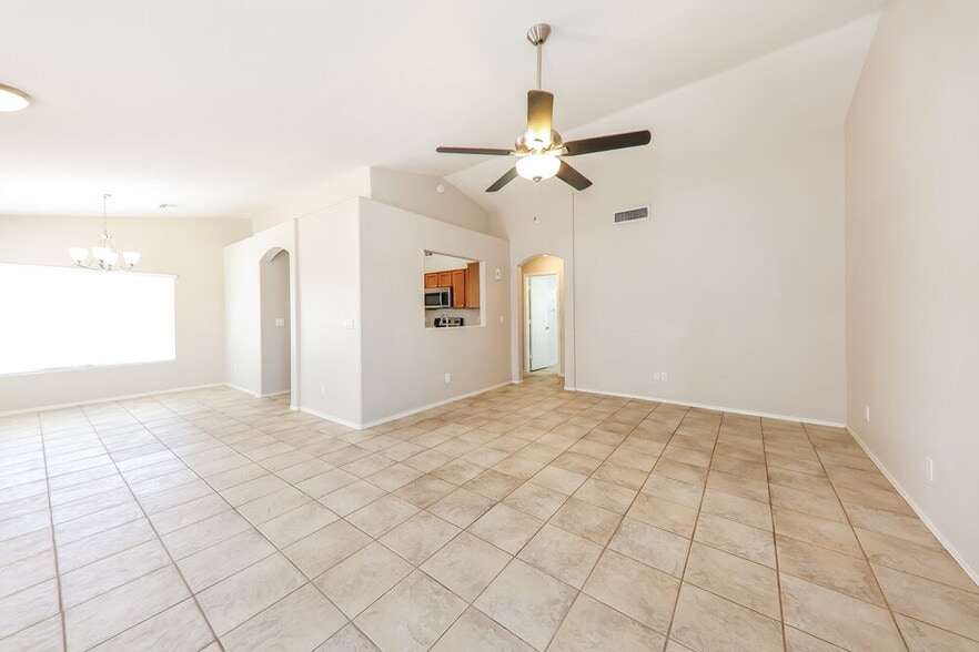 Building Photo - 2214 E Aire Libre Ave