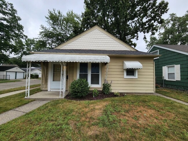 Primary Photo - 2 bed 1 bath North Ferndale ranch - SPECIAL OFFER $0 RENT FOR THE REST OF DECEMBER