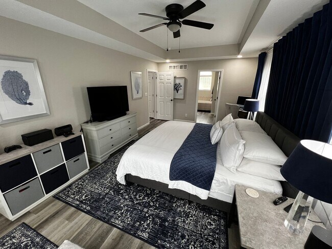 Building Photo - beautiful updated large home