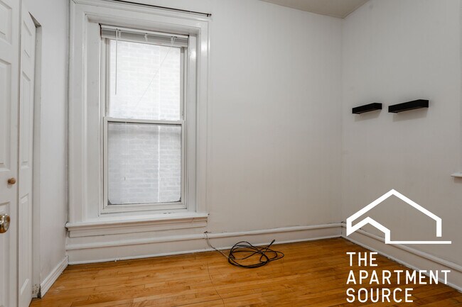 Building Photo - 241 W Scott St