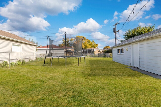 Building Photo - 4856 Wick Dr