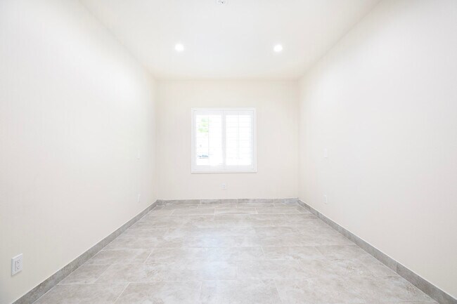 Building Photo - 12331 Bradford Pl