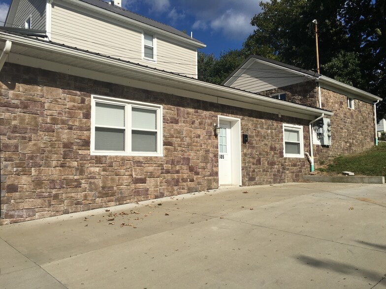 Private Parking Area - 605 W Virginia Ave