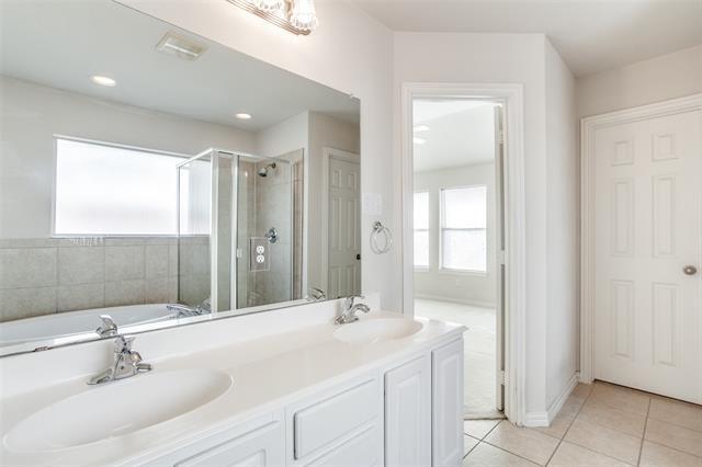 Building Photo - 2705 Emerald Ln