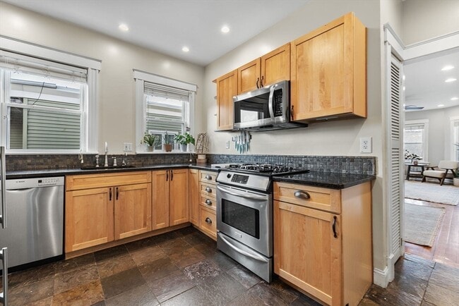 Building Photo - 185 Savin Hill Ave