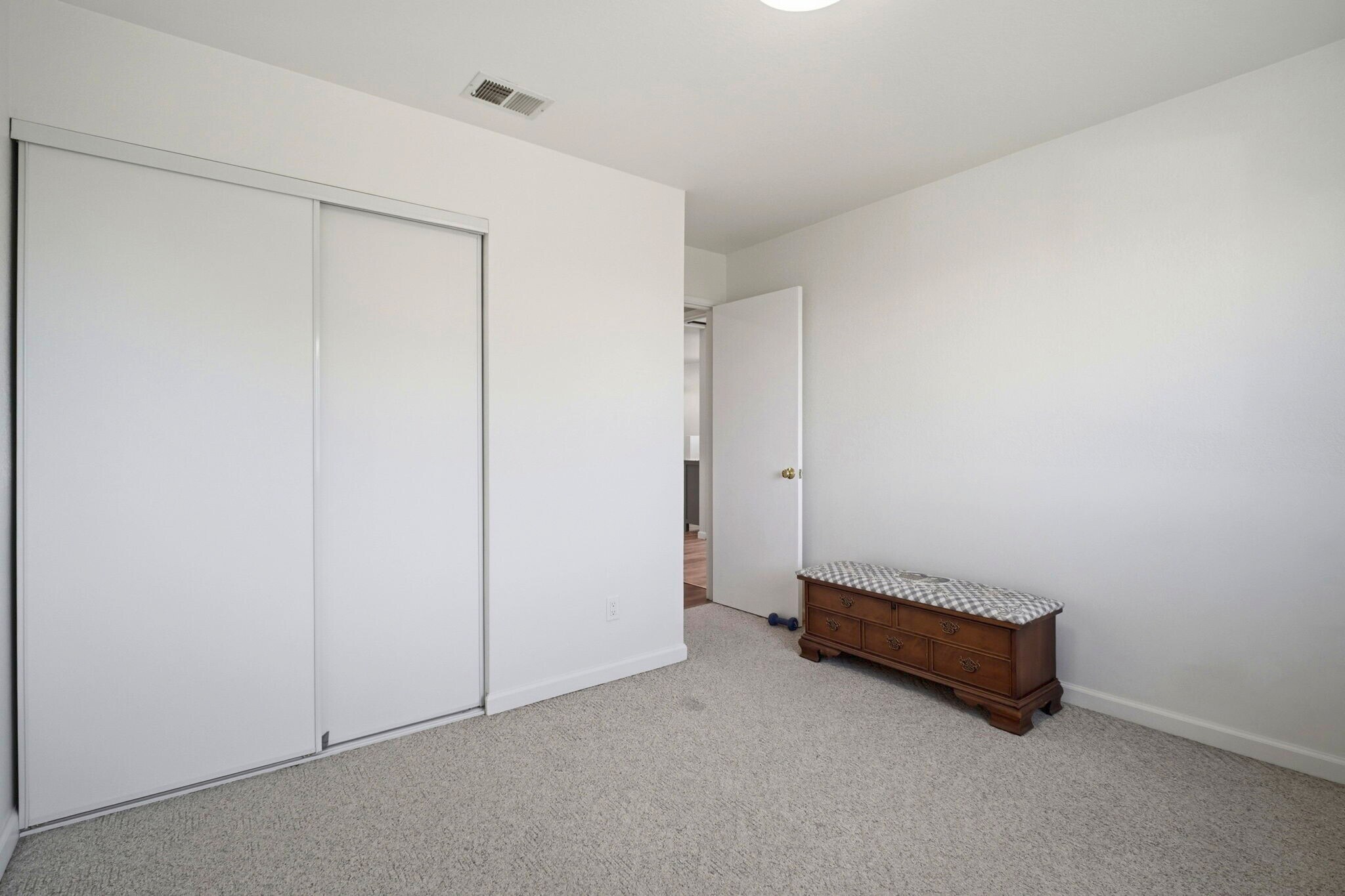 Building Photo - 6001 Castlebrook Dr