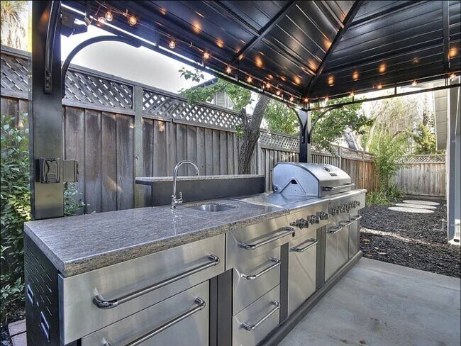 Building Photo - Highly Desirable 4BD/2BA Home in San Jose's Rancho Santa Teresa neighborhood!