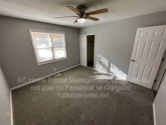 Building Photo - 10906 W 95th St